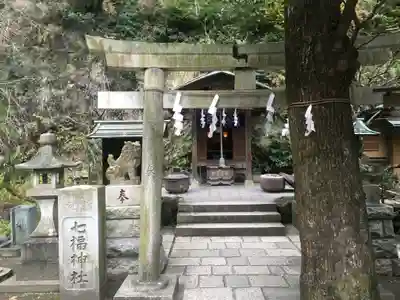 銭洗弁財天宇賀福神社の末社・摂社