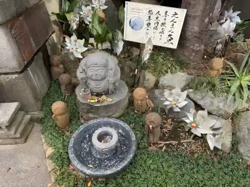 経王寺の{uncategorized: "未分類", other: "その他", undefined: "問題あり", building: "その他建物", grave: "お墓", sacred_gate: "鳥居", guardian: "狛犬", statue: "像", buddha: "仏像", history: "歴史", nature: "自然", garden: "庭園", animal: "動物", pagoda: "塔", temizu: "手水舎", mountain_gate: "山門・神門", sanctuary: "本殿・本堂", subordinate: "末社・摂社", art: "芸術", scenery: "景色", jizo: "地蔵", ema: "絵馬", goshuin: "御朱印", omikuji: "おみくじ", items: "授与品その他", amulet: "お守り", goshuincho: "御朱印帳", eats: "食事", festival: "お祭り", votive_dance: "神楽", shichigosan: "七五三参", wedding: "結婚式", experience: "体験その他", initially: "初詣", around: "周辺", anti_infection: "感染症対策"}