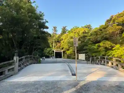 伊勢神宮外宮（豊受大神宮）の{uncategorized: "未分類", other: "その他", undefined: "問題あり", building: "その他建物", grave: "お墓", sacred_gate: "鳥居", guardian: "狛犬", statue: "像", buddha: "仏像", history: "歴史", nature: "自然", garden: "庭園", animal: "動物", pagoda: "塔", temizu: "手水舎", mountain_gate: "山門・神門", sanctuary: "本殿・本堂", subordinate: "末社・摂社", art: "芸術", scenery: "景色", jizo: "地蔵", ema: "絵馬", goshuin: "御朱印", omikuji: "おみくじ", items: "授与品その他", amulet: "お守り", goshuincho: "御朱印帳", eats: "食事", festival: "お祭り", votive_dance: "神楽", shichigosan: "七五三参", wedding: "結婚式", experience: "体験その他", initially: "初詣", around: "周辺", anti_infection: "感染症対策"}