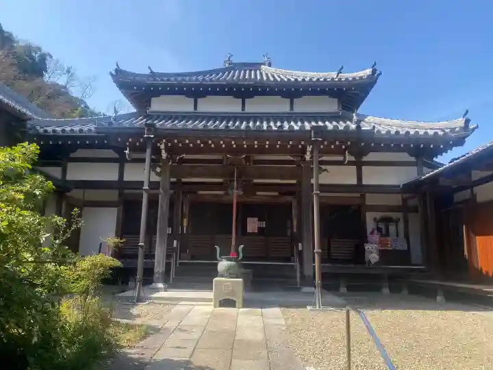 報恩講寺の{uncategorized: "未分類", other: "その他", undefined: "問題あり", building: "その他建物", grave: "お墓", sacred_gate: "鳥居", guardian: "狛犬", statue: "像", buddha: "仏像", history: "歴史", nature: "自然", garden: "庭園", animal: "動物", pagoda: "塔", temizu: "手水舎", mountain_gate: "山門・神門", sanctuary: "本殿・本堂", subordinate: "末社・摂社", art: "芸術", scenery: "景色", jizo: "地蔵", ema: "絵馬", goshuin: "御朱印", omikuji: "おみくじ", items: "授与品その他", amulet: "お守り", goshuincho: "御朱印帳", eats: "食事", festival: "お祭り", votive_dance: "神楽", shichigosan: "七五三参", wedding: "結婚式", experience: "体験その他", initially: "初詣", around: "周辺", anti_infection: "感染症対策"}