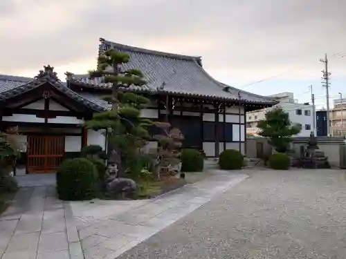 法蔵寺の{uncategorized: "未分類", other: "その他", undefined: "問題あり", building: "その他建物", grave: "お墓", sacred_gate: "鳥居", guardian: "狛犬", statue: "像", buddha: "仏像", history: "歴史", nature: "自然", garden: "庭園", animal: "動物", pagoda: "塔", temizu: "手水舎", mountain_gate: "山門・神門", sanctuary: "本殿・本堂", subordinate: "末社・摂社", art: "芸術", scenery: "景色", jizo: "地蔵", ema: "絵馬", goshuin: "御朱印", omikuji: "おみくじ", items: "授与品その他", amulet: "お守り", goshuincho: "御朱印帳", eats: "食事", festival: "お祭り", votive_dance: "神楽", shichigosan: "七五三参", wedding: "結婚式", experience: "体験その他", initially: "初詣", around: "周辺", anti_infection: "感染症対策"}