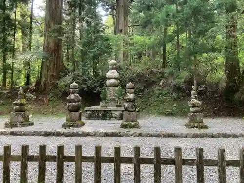 高野山金剛峯寺奥の院のお墓