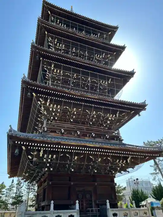 善通寺の{uncategorized: "未分類", other: "その他", undefined: "問題あり", building: "その他建物", grave: "お墓", sacred_gate: "鳥居", guardian: "狛犬", statue: "像", buddha: "仏像", history: "歴史", nature: "自然", garden: "庭園", animal: "動物", pagoda: "塔", temizu: "手水舎", mountain_gate: "山門・神門", sanctuary: "本殿・本堂", subordinate: "末社・摂社", art: "芸術", scenery: "景色", jizo: "地蔵", ema: "絵馬", goshuin: "御朱印", omikuji: "おみくじ", items: "授与品その他", amulet: "お守り", goshuincho: "御朱印帳", eats: "食事", festival: "お祭り", votive_dance: "神楽", shichigosan: "七五三参", wedding: "結婚式", experience: "体験その他", initially: "初詣", around: "周辺", anti_infection: "感染症対策"}