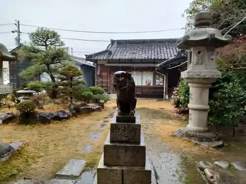 藤島神社の狛犬