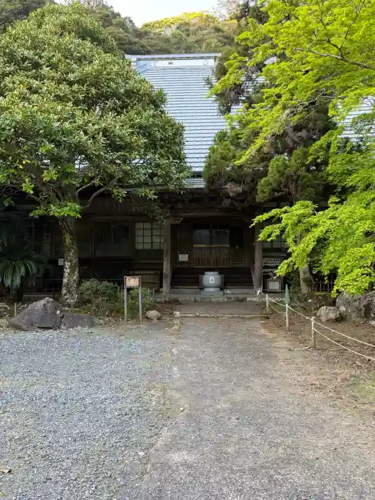 小松寺の{uncategorized: "未分類", other: "その他", undefined: "問題あり", building: "その他建物", grave: "お墓", sacred_gate: "鳥居", guardian: "狛犬", statue: "像", buddha: "仏像", history: "歴史", nature: "自然", garden: "庭園", animal: "動物", pagoda: "塔", temizu: "手水舎", mountain_gate: "山門・神門", sanctuary: "本殿・本堂", subordinate: "末社・摂社", art: "芸術", scenery: "景色", jizo: "地蔵", ema: "絵馬", goshuin: "御朱印", omikuji: "おみくじ", items: "授与品その他", amulet: "お守り", goshuincho: "御朱印帳", eats: "食事", festival: "お祭り", votive_dance: "神楽", shichigosan: "七五三参", wedding: "結婚式", experience: "体験その他", initially: "初詣", around: "周辺", anti_infection: "感染症対策"}
