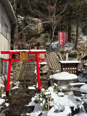 重岩大明神の{uncategorized: "未分類", other: "その他", undefined: "問題あり", building: "その他建物", grave: "お墓", sacred_gate: "鳥居", guardian: "狛犬", statue: "像", buddha: "仏像", history: "歴史", nature: "自然", garden: "庭園", animal: "動物", pagoda: "塔", temizu: "手水舎", mountain_gate: "山門・神門", sanctuary: "本殿・本堂", subordinate: "末社・摂社", art: "芸術", scenery: "景色", jizo: "地蔵", ema: "絵馬", goshuin: "御朱印", omikuji: "おみくじ", items: "授与品その他", amulet: "お守り", goshuincho: "御朱印帳", eats: "食事", festival: "お祭り", votive_dance: "神楽", shichigosan: "七五三参", wedding: "結婚式", experience: "体験その他", initially: "初詣", around: "周辺", anti_infection: "感染症対策"}