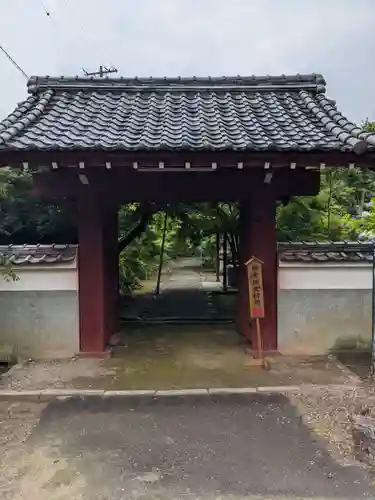 真長寺の山門