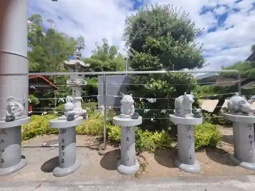 田村神社の像