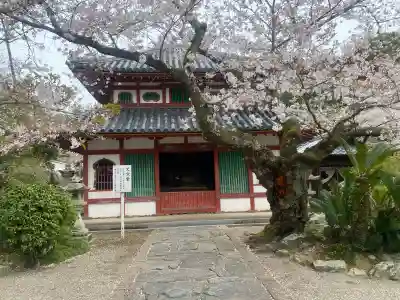 粉河寺の{uncategorized: "未分類", other: "その他", undefined: "問題あり", building: "その他建物", grave: "お墓", sacred_gate: "鳥居", guardian: "狛犬", statue: "像", buddha: "仏像", history: "歴史", nature: "自然", garden: "庭園", animal: "動物", pagoda: "塔", temizu: "手水舎", mountain_gate: "山門・神門", sanctuary: "本殿・本堂", subordinate: "末社・摂社", art: "芸術", scenery: "景色", jizo: "地蔵", ema: "絵馬", goshuin: "御朱印", omikuji: "おみくじ", items: "授与品その他", amulet: "お守り", goshuincho: "御朱印帳", eats: "食事", festival: "お祭り", votive_dance: "神楽", shichigosan: "七五三参", wedding: "結婚式", experience: "体験その他", initially: "初詣", around: "周辺", anti_infection: "感染症対策"}