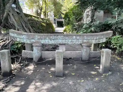 腹五社神社の{uncategorized: "未分類", other: "その他", undefined: "問題あり", building: "その他建物", grave: "お墓", sacred_gate: "鳥居", guardian: "狛犬", statue: "像", buddha: "仏像", history: "歴史", nature: "自然", garden: "庭園", animal: "動物", pagoda: "塔", temizu: "手水舎", mountain_gate: "山門・神門", sanctuary: "本殿・本堂", subordinate: "末社・摂社", art: "芸術", scenery: "景色", jizo: "地蔵", ema: "絵馬", goshuin: "御朱印", omikuji: "おみくじ", items: "授与品その他", amulet: "お守り", goshuincho: "御朱印帳", eats: "食事", festival: "お祭り", votive_dance: "神楽", shichigosan: "七五三参", wedding: "結婚式", experience: "体験その他", initially: "初詣", around: "周辺", anti_infection: "感染症対策"}