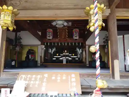 冠纓神社の本殿