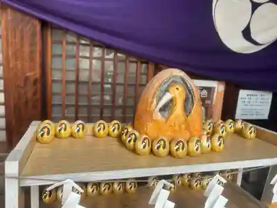 鶴羽根神社の{uncategorized: "未分類", other: "その他", undefined: "問題あり", building: "その他建物", grave: "お墓", sacred_gate: "鳥居", guardian: "狛犬", statue: "像", buddha: "仏像", history: "歴史", nature: "自然", garden: "庭園", animal: "動物", pagoda: "塔", temizu: "手水舎", mountain_gate: "山門・神門", sanctuary: "本殿・本堂", subordinate: "末社・摂社", art: "芸術", scenery: "景色", jizo: "地蔵", ema: "絵馬", goshuin: "御朱印", omikuji: "おみくじ", items: "授与品その他", amulet: "お守り", goshuincho: "御朱印帳", eats: "食事", festival: "お祭り", votive_dance: "神楽", shichigosan: "七五三参", wedding: "結婚式", experience: "体験その他", initially: "初詣", around: "周辺", anti_infection: "感染症対策"}