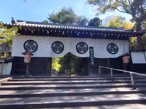 知恩院の{uncategorized: "未分類", other: "その他", undefined: "問題あり", building: "その他建物", grave: "お墓", sacred_gate: "鳥居", guardian: "狛犬", statue: "像", buddha: "仏像", history: "歴史", nature: "自然", garden: "庭園", animal: "動物", pagoda: "塔", temizu: "手水舎", mountain_gate: "山門・神門", sanctuary: "本殿・本堂", subordinate: "末社・摂社", art: "芸術", scenery: "景色", jizo: "地蔵", ema: "絵馬", goshuin: "御朱印", omikuji: "おみくじ", items: "授与品その他", amulet: "お守り", goshuincho: "御朱印帳", eats: "食事", festival: "お祭り", votive_dance: "神楽", shichigosan: "七五三参", wedding: "結婚式", experience: "体験その他", initially: "初詣", around: "周辺", anti_infection: "感染症対策"}