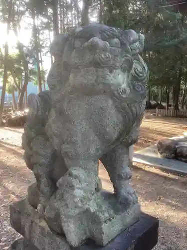 六所社（如意申町）の狛犬