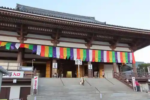 西新井大師総持寺の本殿・本堂