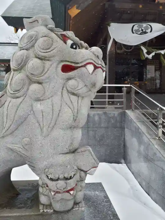 信濃神社の狛犬