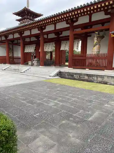 薬師寺の山門・神門