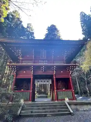 御岩神社の山門・神門