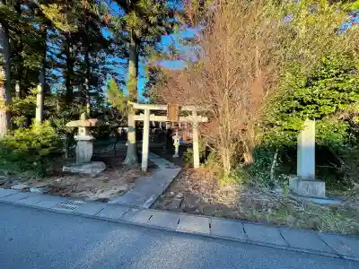 高徳神社の{uncategorized: "未分類", other: "その他", undefined: "問題あり", building: "その他建物", grave: "お墓", sacred_gate: "鳥居", guardian: "狛犬", statue: "像", buddha: "仏像", history: "歴史", nature: "自然", garden: "庭園", animal: "動物", pagoda: "塔", temizu: "手水舎", mountain_gate: "山門・神門", sanctuary: "本殿・本堂", subordinate: "末社・摂社", art: "芸術", scenery: "景色", jizo: "地蔵", ema: "絵馬", goshuin: "御朱印", omikuji: "おみくじ", items: "授与品その他", amulet: "お守り", goshuincho: "御朱印帳", eats: "食事", festival: "お祭り", votive_dance: "神楽", shichigosan: "七五三参", wedding: "結婚式", experience: "体験その他", initially: "初詣", around: "周辺", anti_infection: "感染症対策"}