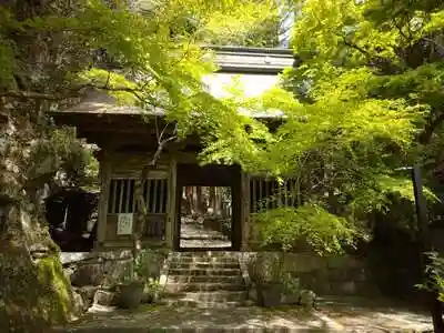 羅漢寺の山門