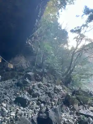 天安河原宮の{uncategorized: "未分類", other: "その他", undefined: "問題あり", building: "その他建物", grave: "お墓", sacred_gate: "鳥居", guardian: "狛犬", statue: "像", buddha: "仏像", history: "歴史", nature: "自然", garden: "庭園", animal: "動物", pagoda: "塔", temizu: "手水舎", mountain_gate: "山門・神門", sanctuary: "本殿・本堂", subordinate: "末社・摂社", art: "芸術", scenery: "景色", jizo: "地蔵", ema: "絵馬", goshuin: "御朱印", omikuji: "おみくじ", items: "授与品その他", amulet: "お守り", goshuincho: "御朱印帳", eats: "食事", festival: "お祭り", votive_dance: "神楽", shichigosan: "七五三参", wedding: "結婚式", experience: "体験その他", initially: "初詣", around: "周辺", anti_infection: "感染症対策"}