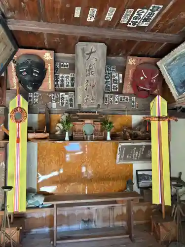 大瀬神社の{uncategorized: "未分類", other: "その他", undefined: "問題あり", building: "その他建物", grave: "お墓", sacred_gate: "鳥居", guardian: "狛犬", statue: "像", buddha: "仏像", history: "歴史", nature: "自然", garden: "庭園", animal: "動物", pagoda: "塔", temizu: "手水舎", mountain_gate: "山門・神門", sanctuary: "本殿・本堂", subordinate: "末社・摂社", art: "芸術", scenery: "景色", jizo: "地蔵", ema: "絵馬", goshuin: "御朱印", omikuji: "おみくじ", items: "授与品その他", amulet: "お守り", goshuincho: "御朱印帳", eats: "食事", festival: "お祭り", votive_dance: "神楽", shichigosan: "七五三参", wedding: "結婚式", experience: "体験その他", initially: "初詣", around: "周辺", anti_infection: "感染症対策"}