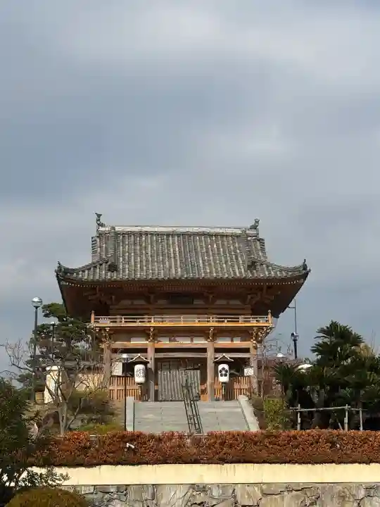 総持寺の{uncategorized: "未分類", other: "その他", undefined: "問題あり", building: "その他建物", grave: "お墓", sacred_gate: "鳥居", guardian: "狛犬", statue: "像", buddha: "仏像", history: "歴史", nature: "自然", garden: "庭園", animal: "動物", pagoda: "塔", temizu: "手水舎", mountain_gate: "山門・神門", sanctuary: "本殿・本堂", subordinate: "末社・摂社", art: "芸術", scenery: "景色", jizo: "地蔵", ema: "絵馬", goshuin: "御朱印", omikuji: "おみくじ", items: "授与品その他", amulet: "お守り", goshuincho: "御朱印帳", eats: "食事", festival: "お祭り", votive_dance: "神楽", shichigosan: "七五三参", wedding: "結婚式", experience: "体験その他", initially: "初詣", around: "周辺", anti_infection: "感染症対策"}