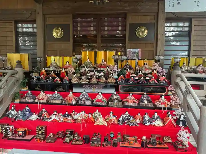 座間神社の{uncategorized: "未分類", other: "その他", undefined: "問題あり", building: "その他建物", grave: "お墓", sacred_gate: "鳥居", guardian: "狛犬", statue: "像", buddha: "仏像", history: "歴史", nature: "自然", garden: "庭園", animal: "動物", pagoda: "塔", temizu: "手水舎", mountain_gate: "山門・神門", sanctuary: "本殿・本堂", subordinate: "末社・摂社", art: "芸術", scenery: "景色", jizo: "地蔵", ema: "絵馬", goshuin: "御朱印", omikuji: "おみくじ", items: "授与品その他", amulet: "お守り", goshuincho: "御朱印帳", eats: "食事", festival: "お祭り", votive_dance: "神楽", shichigosan: "七五三参", wedding: "結婚式", experience: "体験その他", initially: "初詣", around: "周辺", anti_infection: "感染症対策"}