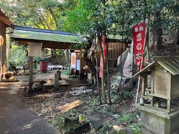 恋の水神社の本殿・本堂