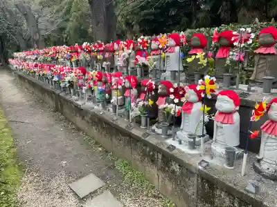 西向聖観世音菩薩の{uncategorized: "未分類", other: "その他", undefined: "問題あり", building: "その他建物", grave: "お墓", sacred_gate: "鳥居", guardian: "狛犬", statue: "像", buddha: "仏像", history: "歴史", nature: "自然", garden: "庭園", animal: "動物", pagoda: "塔", temizu: "手水舎", mountain_gate: "山門・神門", sanctuary: "本殿・本堂", subordinate: "末社・摂社", art: "芸術", scenery: "景色", jizo: "地蔵", ema: "絵馬", goshuin: "御朱印", omikuji: "おみくじ", items: "授与品その他", amulet: "お守り", goshuincho: "御朱印帳", eats: "食事", festival: "お祭り", votive_dance: "神楽", shichigosan: "七五三参", wedding: "結婚式", experience: "体験その他", initially: "初詣", around: "周辺", anti_infection: "感染症対策"}