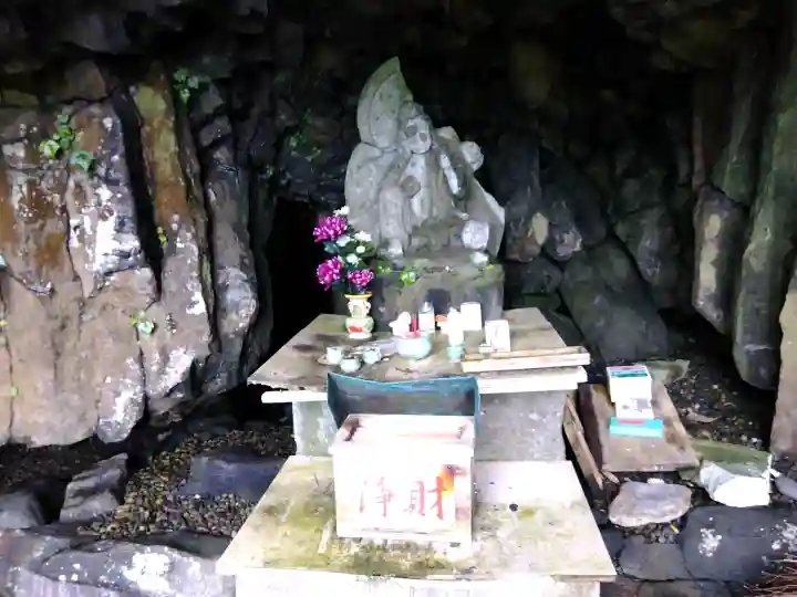 松島観音堂の{uncategorized: "未分類", other: "その他", undefined: "問題あり", building: "その他建物", grave: "お墓", sacred_gate: "鳥居", guardian: "狛犬", statue: "像", buddha: "仏像", history: "歴史", nature: "自然", garden: "庭園", animal: "動物", pagoda: "塔", temizu: "手水舎", mountain_gate: "山門・神門", sanctuary: "本殿・本堂", subordinate: "末社・摂社", art: "芸術", scenery: "景色", jizo: "地蔵", ema: "絵馬", goshuin: "御朱印", omikuji: "おみくじ", items: "授与品その他", amulet: "お守り", goshuincho: "御朱印帳", eats: "食事", festival: "お祭り", votive_dance: "神楽", shichigosan: "七五三参", wedding: "結婚式", experience: "体験その他", initially: "初詣", around: "周辺", anti_infection: "感染症対策"}