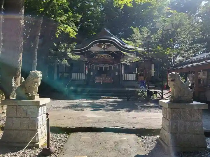 新屋山神社(山梨県)