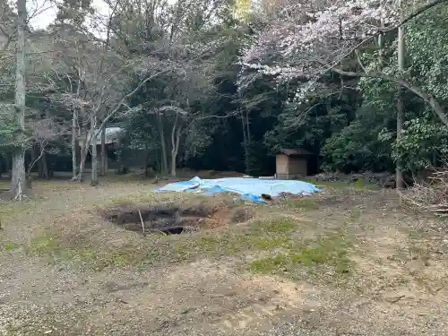 多奈閇神社の{uncategorized: "未分類", other: "その他", undefined: "問題あり", building: "その他建物", grave: "お墓", sacred_gate: "鳥居", guardian: "狛犬", statue: "像", buddha: "仏像", history: "歴史", nature: "自然", garden: "庭園", animal: "動物", pagoda: "塔", temizu: "手水舎", mountain_gate: "山門・神門", sanctuary: "本殿・本堂", subordinate: "末社・摂社", art: "芸術", scenery: "景色", jizo: "地蔵", ema: "絵馬", goshuin: "御朱印", omikuji: "おみくじ", items: "授与品その他", amulet: "お守り", goshuincho: "御朱印帳", eats: "食事", festival: "お祭り", votive_dance: "神楽", shichigosan: "七五三参", wedding: "結婚式", experience: "体験その他", initially: "初詣", around: "周辺", anti_infection: "感染症対策"}
