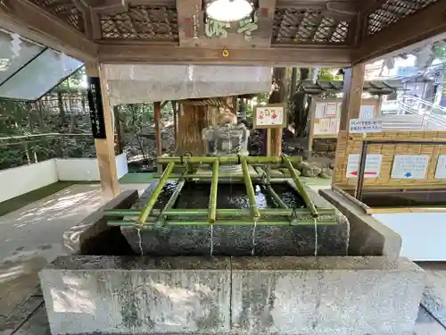 大神神社の手水舎