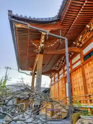 興西寺の本殿・本堂