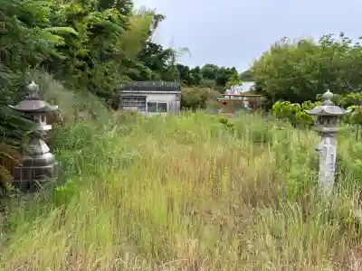 西阿野豊川稲荷の{uncategorized: "未分類", other: "その他", undefined: "問題あり", building: "その他建物", grave: "お墓", sacred_gate: "鳥居", guardian: "狛犬", statue: "像", buddha: "仏像", history: "歴史", nature: "自然", garden: "庭園", animal: "動物", pagoda: "塔", temizu: "手水舎", mountain_gate: "山門・神門", sanctuary: "本殿・本堂", subordinate: "末社・摂社", art: "芸術", scenery: "景色", jizo: "地蔵", ema: "絵馬", goshuin: "御朱印", omikuji: "おみくじ", items: "授与品その他", amulet: "お守り", goshuincho: "御朱印帳", eats: "食事", festival: "お祭り", votive_dance: "神楽", shichigosan: "七五三参", wedding: "結婚式", experience: "体験その他", initially: "初詣", around: "周辺", anti_infection: "感染症対策"}