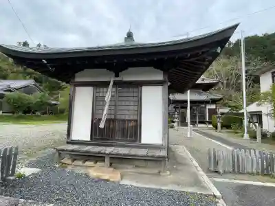 常光寺の{uncategorized: "未分類", other: "その他", undefined: "問題あり", building: "その他建物", grave: "お墓", sacred_gate: "鳥居", guardian: "狛犬", statue: "像", buddha: "仏像", history: "歴史", nature: "自然", garden: "庭園", animal: "動物", pagoda: "塔", temizu: "手水舎", mountain_gate: "山門・神門", sanctuary: "本殿・本堂", subordinate: "末社・摂社", art: "芸術", scenery: "景色", jizo: "地蔵", ema: "絵馬", goshuin: "御朱印", omikuji: "おみくじ", items: "授与品その他", amulet: "お守り", goshuincho: "御朱印帳", eats: "食事", festival: "お祭り", votive_dance: "神楽", shichigosan: "七五三参", wedding: "結婚式", experience: "体験その他", initially: "初詣", around: "周辺", anti_infection: "感染症対策"}