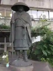 東本願寺の像