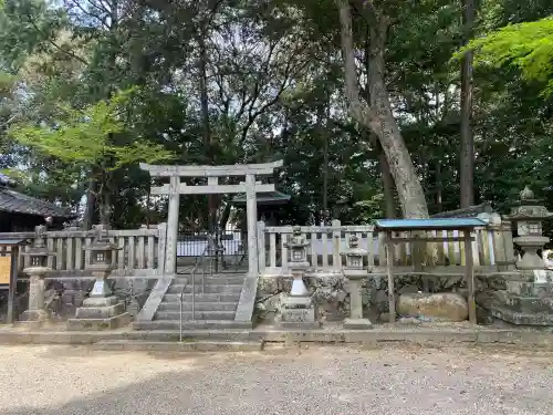 八坂神社の{uncategorized: "未分類", other: "その他", undefined: "問題あり", building: "その他建物", grave: "お墓", sacred_gate: "鳥居", guardian: "狛犬", statue: "像", buddha: "仏像", history: "歴史", nature: "自然", garden: "庭園", animal: "動物", pagoda: "塔", temizu: "手水舎", mountain_gate: "山門・神門", sanctuary: "本殿・本堂", subordinate: "末社・摂社", art: "芸術", scenery: "景色", jizo: "地蔵", ema: "絵馬", goshuin: "御朱印", omikuji: "おみくじ", items: "授与品その他", amulet: "お守り", goshuincho: "御朱印帳", eats: "食事", festival: "お祭り", votive_dance: "神楽", shichigosan: "七五三参", wedding: "結婚式", experience: "体験その他", initially: "初詣", around: "周辺", anti_infection: "感染症対策"}