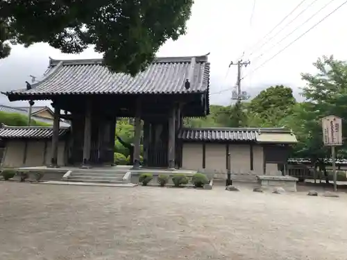 光長寺の山門