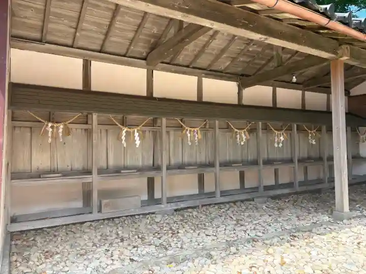 日間賀神社の{uncategorized: "未分類", other: "その他", undefined: "問題あり", building: "その他建物", grave: "お墓", sacred_gate: "鳥居", guardian: "狛犬", statue: "像", buddha: "仏像", history: "歴史", nature: "自然", garden: "庭園", animal: "動物", pagoda: "塔", temizu: "手水舎", mountain_gate: "山門・神門", sanctuary: "本殿・本堂", subordinate: "末社・摂社", art: "芸術", scenery: "景色", jizo: "地蔵", ema: "絵馬", goshuin: "御朱印", omikuji: "おみくじ", items: "授与品その他", amulet: "お守り", goshuincho: "御朱印帳", eats: "食事", festival: "お祭り", votive_dance: "神楽", shichigosan: "七五三参", wedding: "結婚式", experience: "体験その他", initially: "初詣", around: "周辺", anti_infection: "感染症対策"}