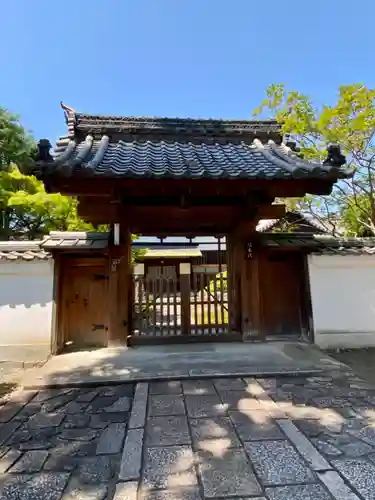 瑞春院の山門・神門