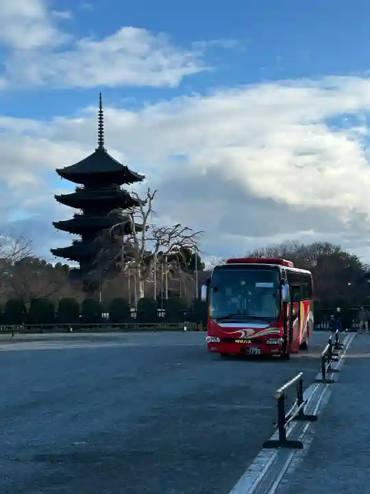 東寺(教王護国寺)の{uncategorized: "未分類", other: "その他", undefined: "問題あり", building: "その他建物", grave: "お墓", sacred_gate: "鳥居", guardian: "狛犬", statue: "像", buddha: "仏像", history: "歴史", nature: "自然", garden: "庭園", animal: "動物", pagoda: "塔", temizu: "手水舎", mountain_gate: "山門・神門", sanctuary: "本殿・本堂", subordinate: "末社・摂社", art: "芸術", scenery: "景色", jizo: "地蔵", ema: "絵馬", goshuin: "御朱印", omikuji: "おみくじ", items: "授与品その他", amulet: "お守り", goshuincho: "御朱印帳", eats: "食事", festival: "お祭り", votive_dance: "神楽", shichigosan: "七五三参", wedding: "結婚式", experience: "体験その他", initially: "初詣", around: "周辺", anti_infection: "感染症対策"}