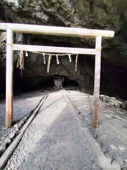 御厨人窟・神明窟(高知県)