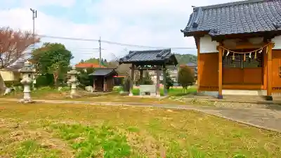 八幡神社の{uncategorized: "未分類", other: "その他", undefined: "問題あり", building: "その他建物", grave: "お墓", sacred_gate: "鳥居", guardian: "狛犬", statue: "像", buddha: "仏像", history: "歴史", nature: "自然", garden: "庭園", animal: "動物", pagoda: "塔", temizu: "手水舎", mountain_gate: "山門・神門", sanctuary: "本殿・本堂", subordinate: "末社・摂社", art: "芸術", scenery: "景色", jizo: "地蔵", ema: "絵馬", goshuin: "御朱印", omikuji: "おみくじ", items: "授与品その他", amulet: "お守り", goshuincho: "御朱印帳", eats: "食事", festival: "お祭り", votive_dance: "神楽", shichigosan: "七五三参", wedding: "結婚式", experience: "体験その他", initially: "初詣", around: "周辺", anti_infection: "感染症対策"}