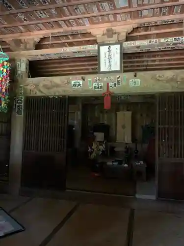 石間寺の本殿・本堂
