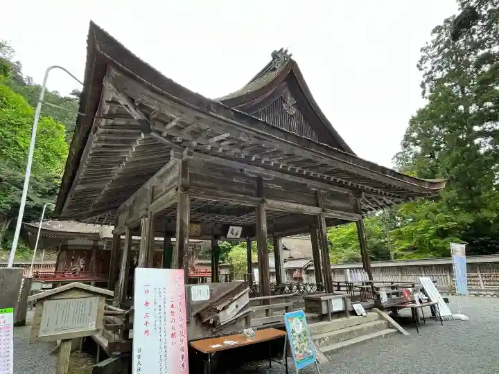 日吉大社 西本宮の{uncategorized: "未分類", other: "その他", undefined: "問題あり", building: "その他建物", grave: "お墓", sacred_gate: "鳥居", guardian: "狛犬", statue: "像", buddha: "仏像", history: "歴史", nature: "自然", garden: "庭園", animal: "動物", pagoda: "塔", temizu: "手水舎", mountain_gate: "山門・神門", sanctuary: "本殿・本堂", subordinate: "末社・摂社", art: "芸術", scenery: "景色", jizo: "地蔵", ema: "絵馬", goshuin: "御朱印", omikuji: "おみくじ", items: "授与品その他", amulet: "お守り", goshuincho: "御朱印帳", eats: "食事", festival: "お祭り", votive_dance: "神楽", shichigosan: "七五三参", wedding: "結婚式", experience: "体験その他", initially: "初詣", around: "周辺", anti_infection: "感染症対策"}