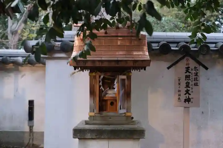 泉穴師神社の末社・摂社