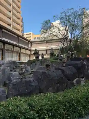 頂法寺（六角堂）の{uncategorized: "未分類", other: "その他", undefined: "問題あり", building: "その他建物", grave: "お墓", sacred_gate: "鳥居", guardian: "狛犬", statue: "像", buddha: "仏像", history: "歴史", nature: "自然", garden: "庭園", animal: "動物", pagoda: "塔", temizu: "手水舎", mountain_gate: "山門・神門", sanctuary: "本殿・本堂", subordinate: "末社・摂社", art: "芸術", scenery: "景色", jizo: "地蔵", ema: "絵馬", goshuin: "御朱印", omikuji: "おみくじ", items: "授与品その他", amulet: "お守り", goshuincho: "御朱印帳", eats: "食事", festival: "お祭り", votive_dance: "神楽", shichigosan: "七五三参", wedding: "結婚式", experience: "体験その他", initially: "初詣", around: "周辺", anti_infection: "感染症対策"}