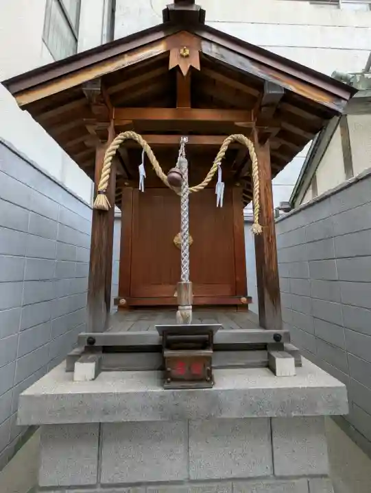 神明神社の{uncategorized: "未分類", other: "その他", undefined: "問題あり", building: "その他建物", grave: "お墓", sacred_gate: "鳥居", guardian: "狛犬", statue: "像", buddha: "仏像", history: "歴史", nature: "自然", garden: "庭園", animal: "動物", pagoda: "塔", temizu: "手水舎", mountain_gate: "山門・神門", sanctuary: "本殿・本堂", subordinate: "末社・摂社", art: "芸術", scenery: "景色", jizo: "地蔵", ema: "絵馬", goshuin: "御朱印", omikuji: "おみくじ", items: "授与品その他", amulet: "お守り", goshuincho: "御朱印帳", eats: "食事", festival: "お祭り", votive_dance: "神楽", shichigosan: "七五三参", wedding: "結婚式", experience: "体験その他", initially: "初詣", around: "周辺", anti_infection: "感染症対策"}